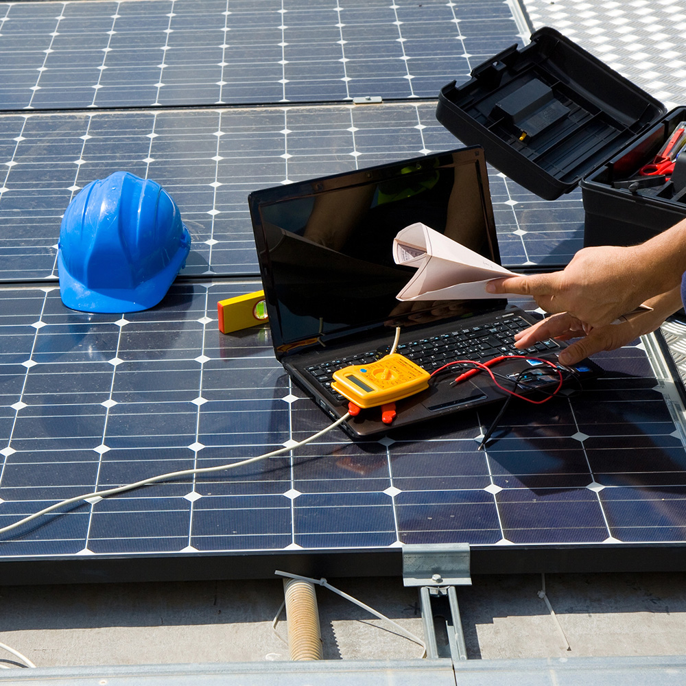 ingeniero-pruebas-paneles-solares